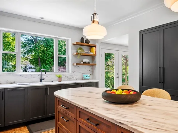39 Jersey St, Marblehead, MA 01945