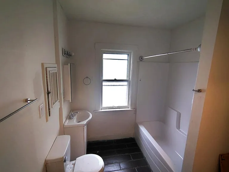 1921 N California Ave — Photo 11