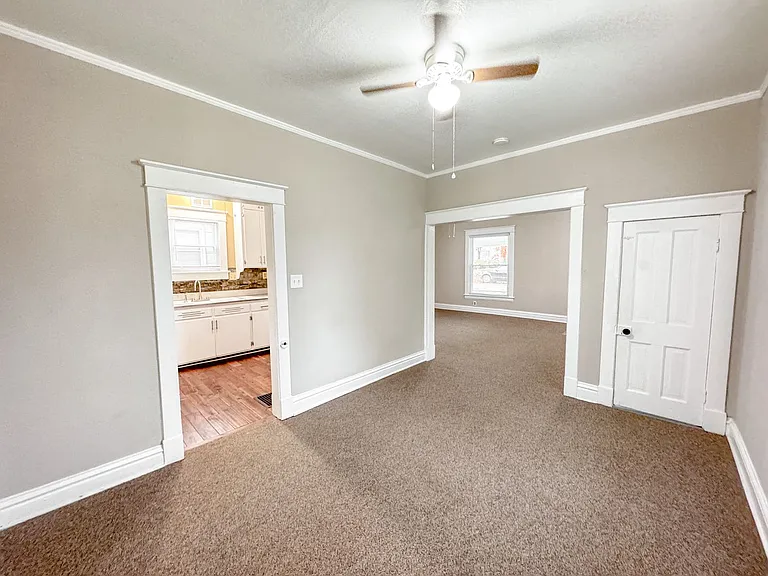 726 S Fuller Ave — Photo 5