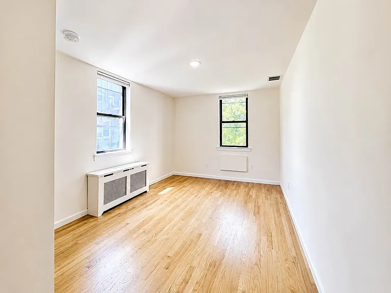 321 W 105th St #5C — Photo 4