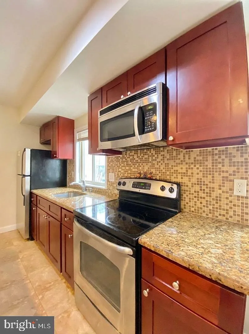 2 bed, 600 sqft, $1,350 — Photo 3