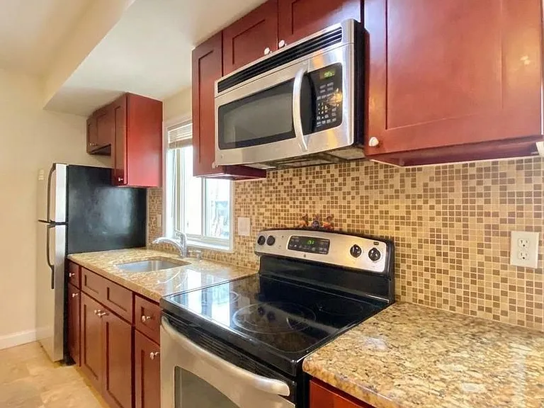 1417 N 17th St #3R — Photo 3