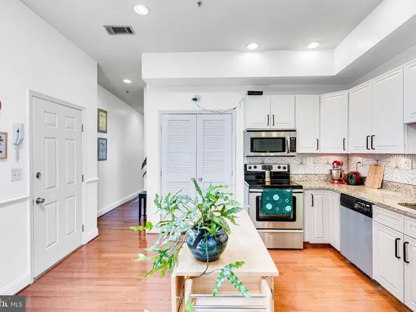 408 Kennedy St NW APT 302, Washington, DC 20011