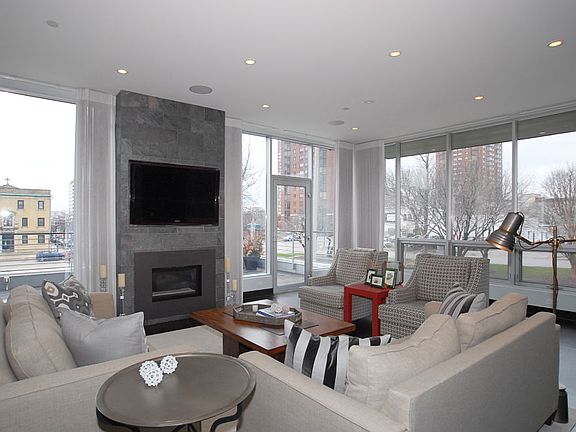 3rd image of 755 E Kilbourn Ave #4