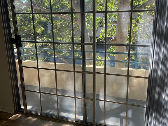 4th image of 5712 Camellia Ave #201