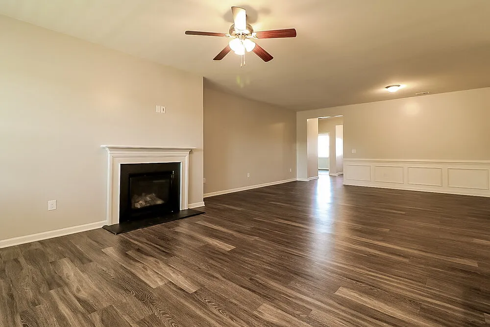 3 bed, 2.0 bath, 2072 sqft, $2,215 — Photo 4