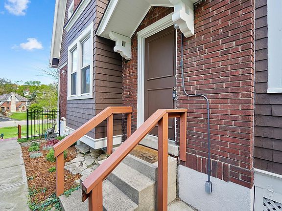 3rd image of 854 Old Ludlow Ave