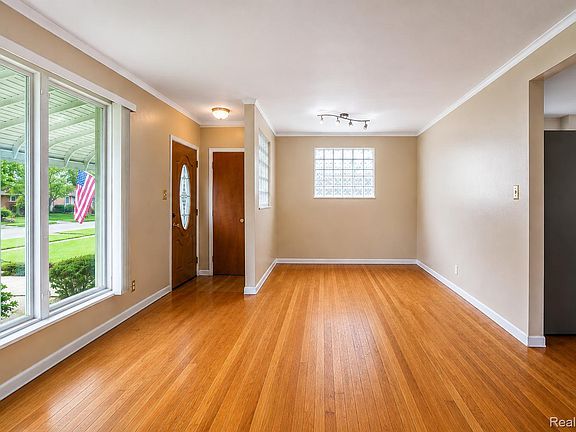 5th image of 8435 Francine St