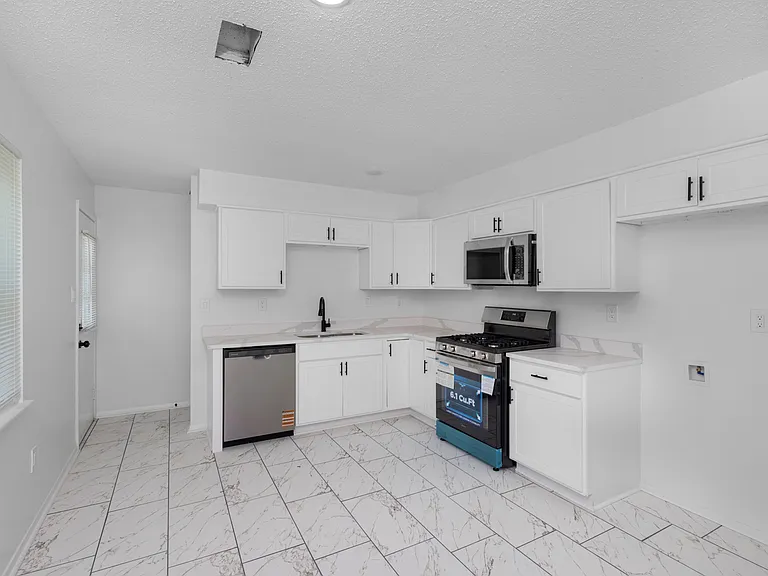 5340 Lakeview Cv — Photo 22