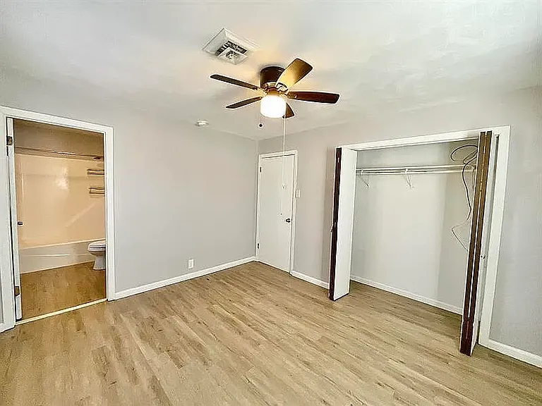 130 Susan Ct — Photo 10