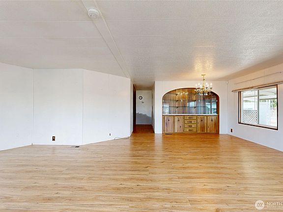 5th image of 1425 Emerald Street