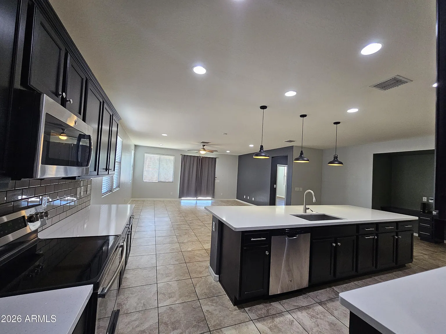 3 bed, 2.0 bath, 1867 sqft, $2,550 — Photo 4