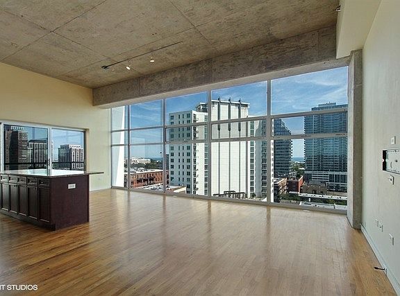 2nd image of 1620 S Michigan Ave Unit 1205