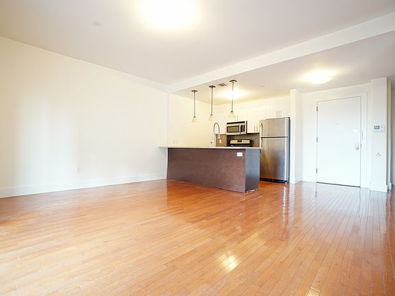 3rd image of 190 Scholes St APT 2L