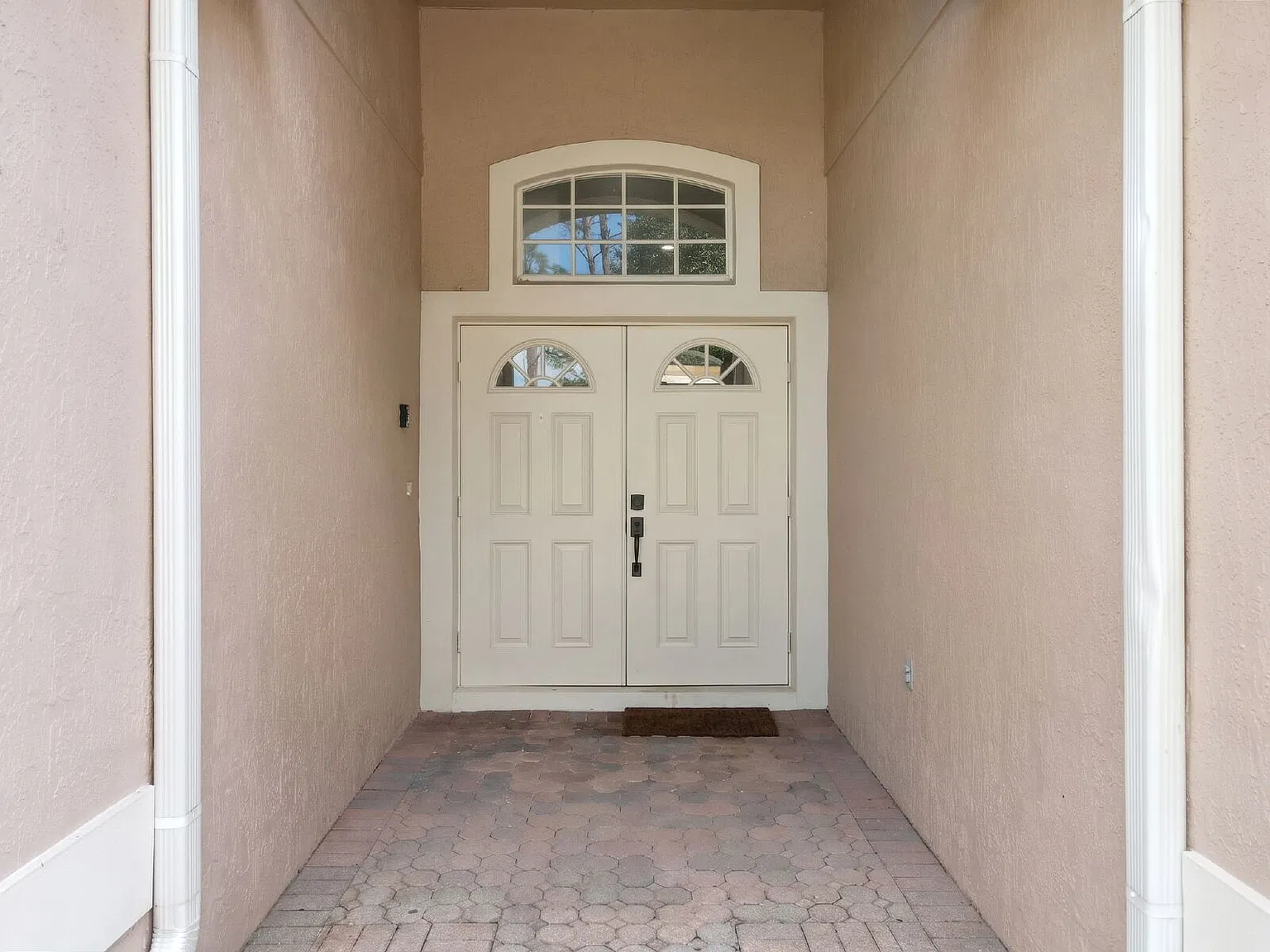 4 bed, 3.0 bath, 1919 sqft, $2,695 — Photo 4