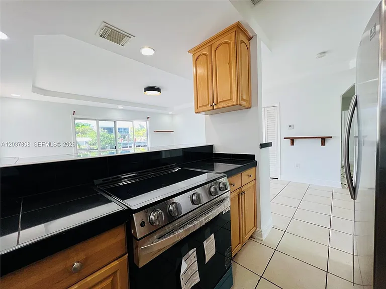 2033 Calais Dr #5 — Photo 8