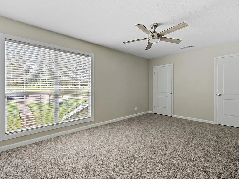 100 Edgewater Dr #32 — Photo 14