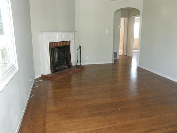 4th image of 6315 Macarthur Blvd