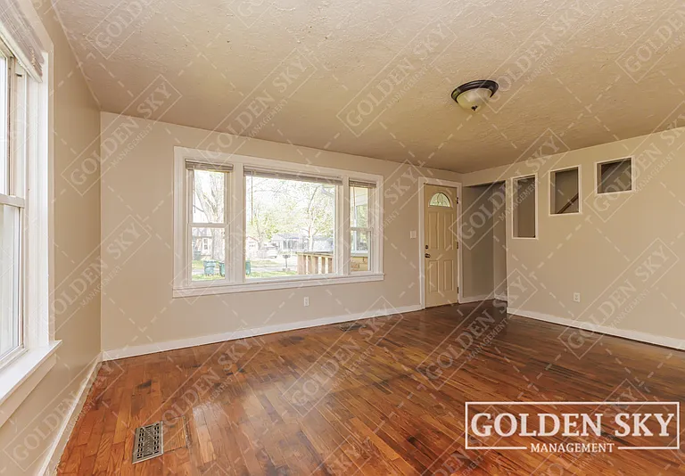 609 N Waldemere Ave — Photo 3