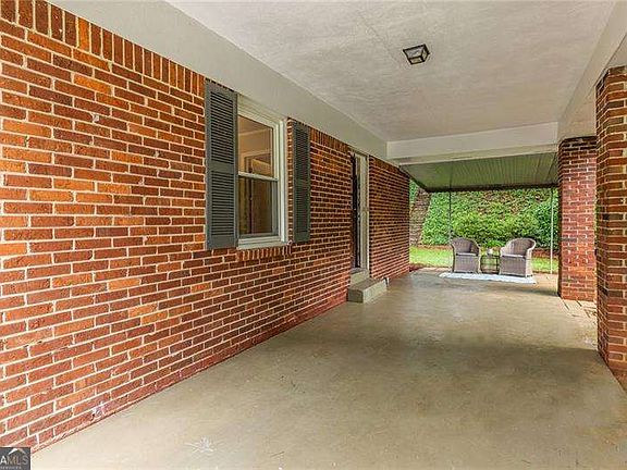 5th image of 573 N Superior Ave