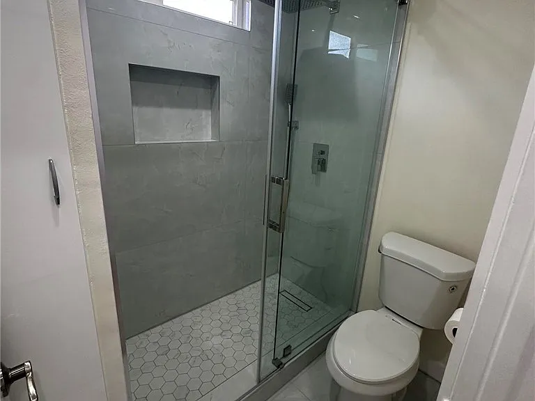 7432 Hazeltine Ave #7 — Photo 15
