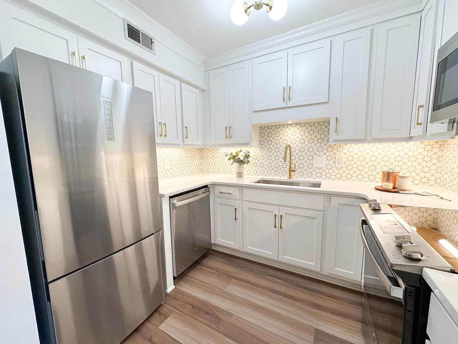 2 bed, 916 sqft, $1,995 — Photo 3