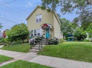 716 Sheldon Rd, Grand Haven, MI 49417