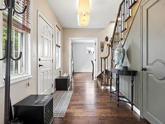 3rd image of 3011 Murray St
