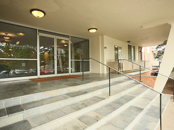 4th image of 1800 Jefferson Park Ave APT 205