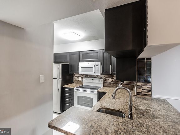 3rd image of 3312 Wyndham Cres #207