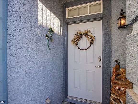4th image of 821 Zinnia Cir