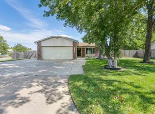 2062 S Fieldcrest St, Wichita, KS 67209