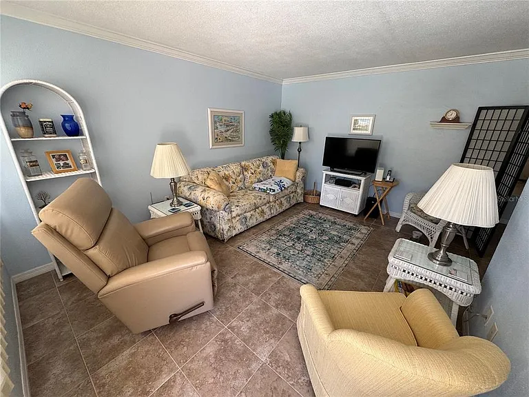 510 Granada Ave #105 — Photo 4