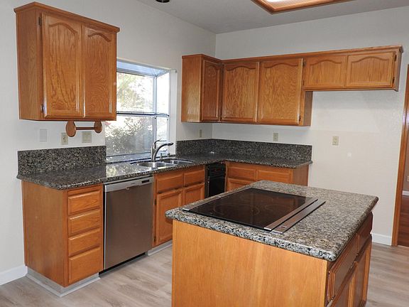 4th image of 5924 Blackstone Dr