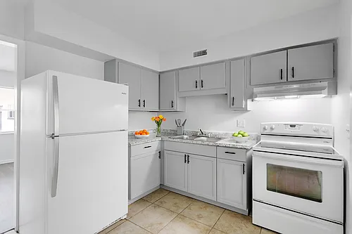 318 E Dakin Ave #8 Photo 1