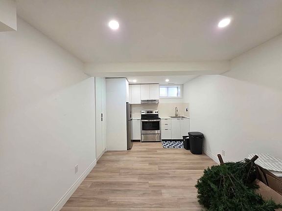 5th image of 300 Albert St #Basement