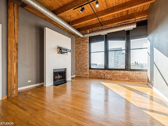 2nd image of 728 W Jackson Blvd APT 818