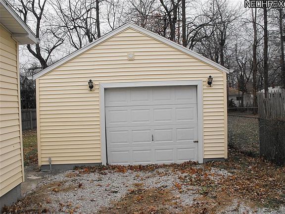 3rd image of 744 E 345th St