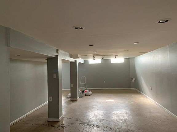 3rd image of 329 Royal Park Ln