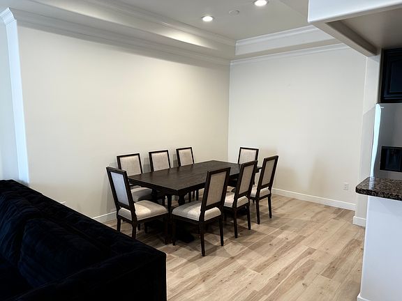 2nd image of 631 E Magnolia Blvd