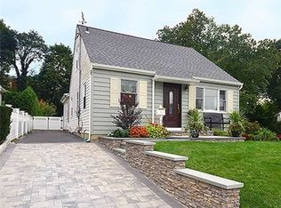 26 Marino Ave, Port Washington, NY 11050