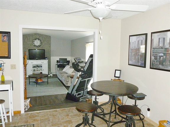 5th image of 1118 E 30th Dr