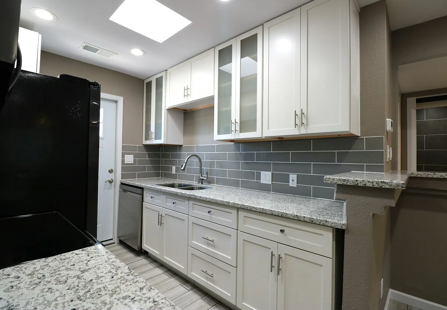 101 North Oak Street, Unit #D — Photo 2