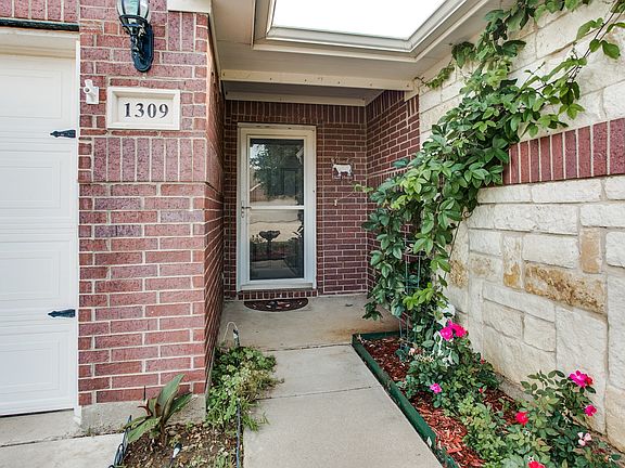 3rd image of 1309 Brownford Dr