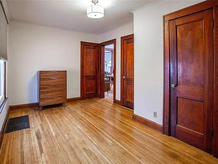 340 N Brighton Ave — Photo 6
