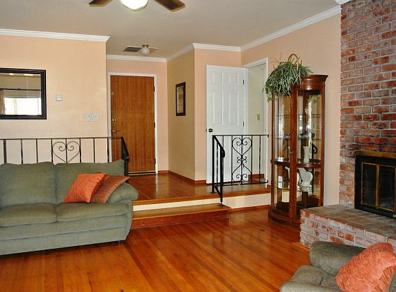 3rd image of 1319 Dentwood Dr