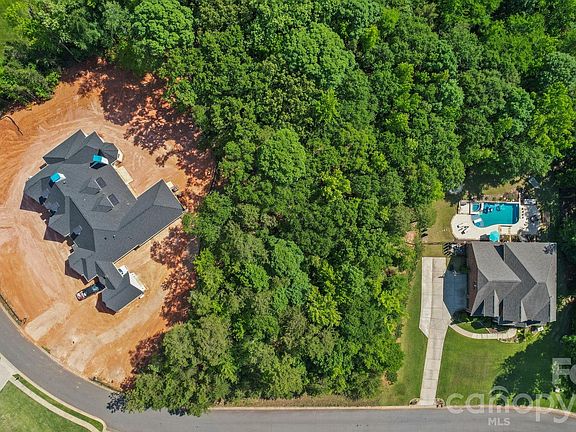 2nd image of 1235 Lancashire Dr