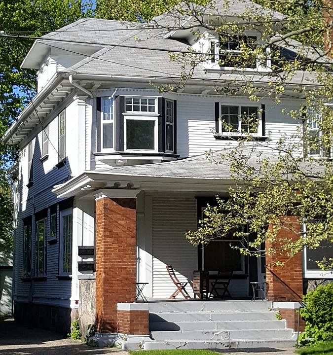 1st image of 1129 Lake Dr SE APT 1