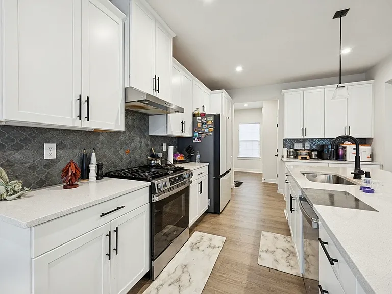 243 Chastain Dr — Photo 25