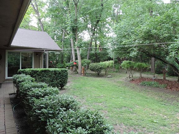 3rd image of 23W006 Kings Ct